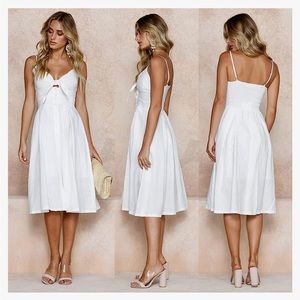 EUC White front tie button sundress midi length women’s size medium.